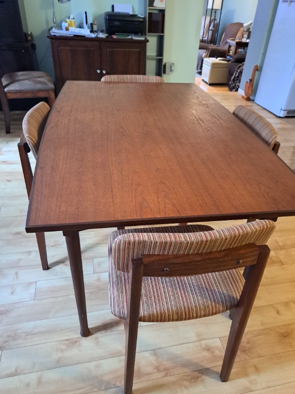 Dining room table and buffet Dining Tables & Sets Guelph Kijiji