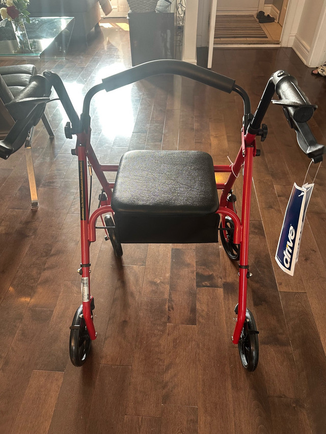 walker for senior  dans Santé et besoins spéciaux  à Laval/Rive Nord - Image 3