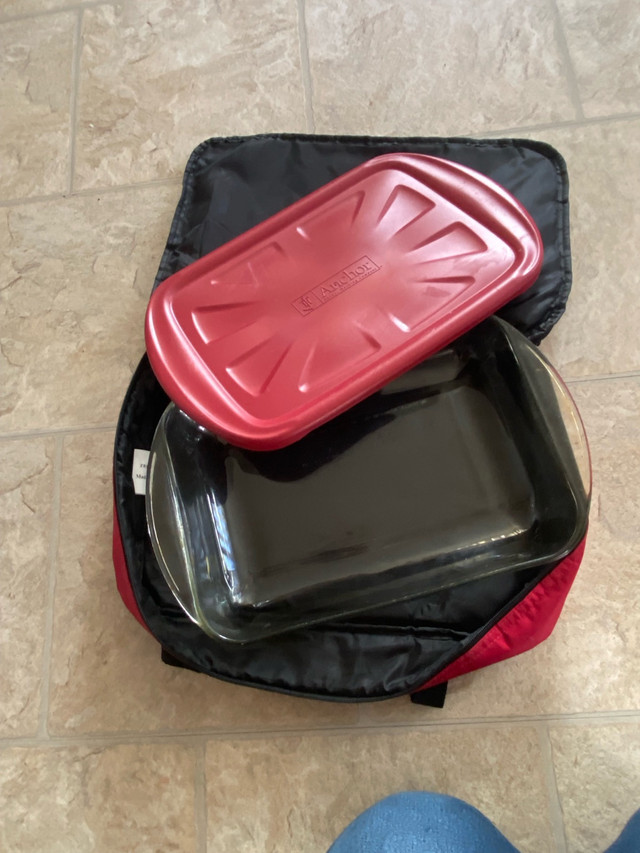 Casserole dishes with insulated carrying bags  in Kitchen & Dining Wares in Thunder Bay - Image 2