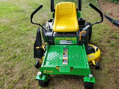 John Deere Z255 Zero Turn Mower 48 Inch Deck New Battery & Pump, View more