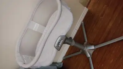 Halo bassinest swivel sleeper, View more