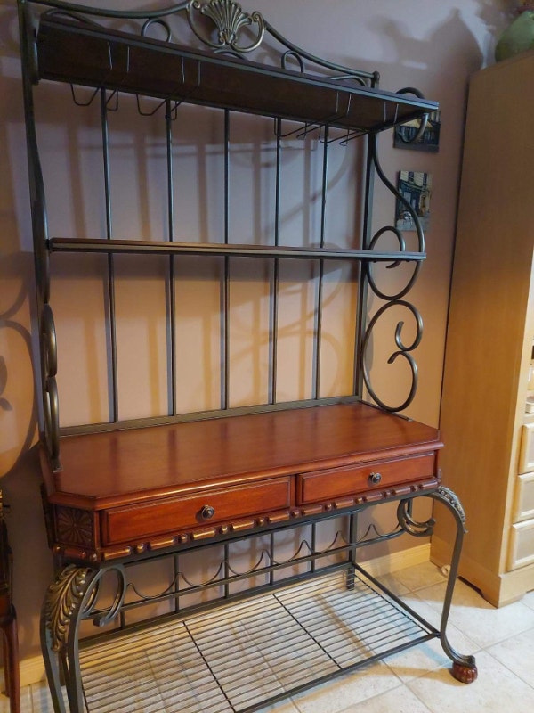 Kitchen Table w/4 chairs and Bakers Rack with Wine Storage Dining