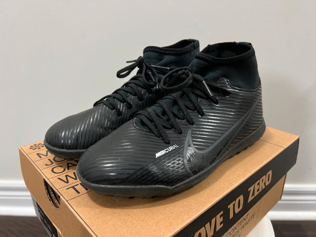 *Used* Nike Jr Superfly 9 Club TF Soccer (Size 4Y) Black in Kids & Youth in Markham / York Region