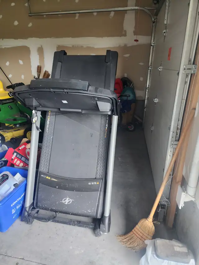 Good Condition Treadmill in Exercise Equipment in Ottawa - Image 2