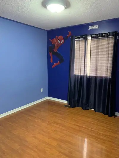 Two private rooms available in Brampton