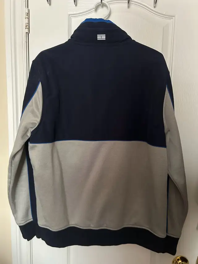Tommy Hilfiger Men’s Large full zip sport fleece in Men's in Mississauga / Peel Region - Image 4