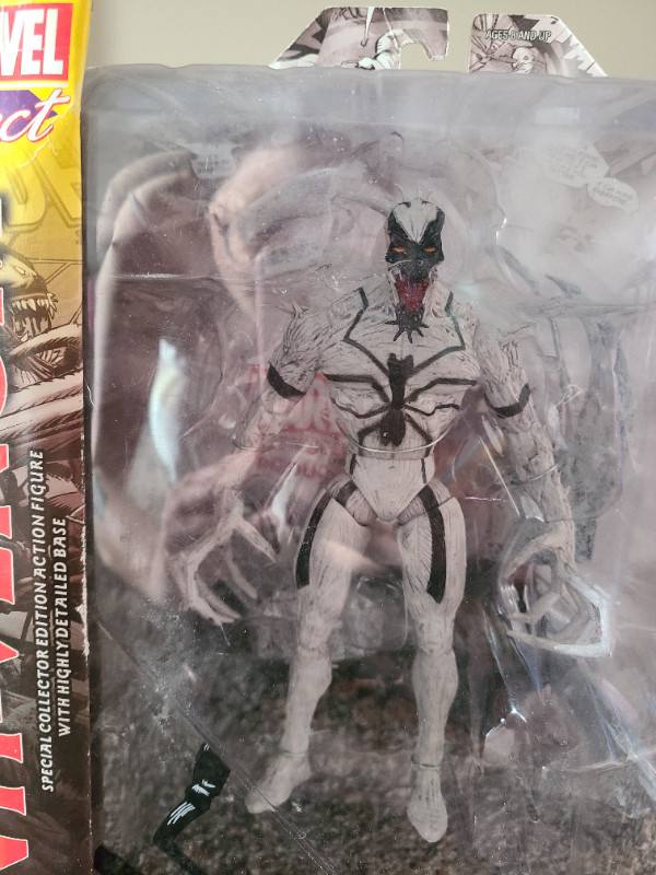 Marvel Select: Anti-Venom Figurine in Toys & Games in Regina - Image 2