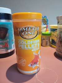 Medium size goldfish pellets
