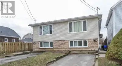 Beautifully renovated one room in three room unit