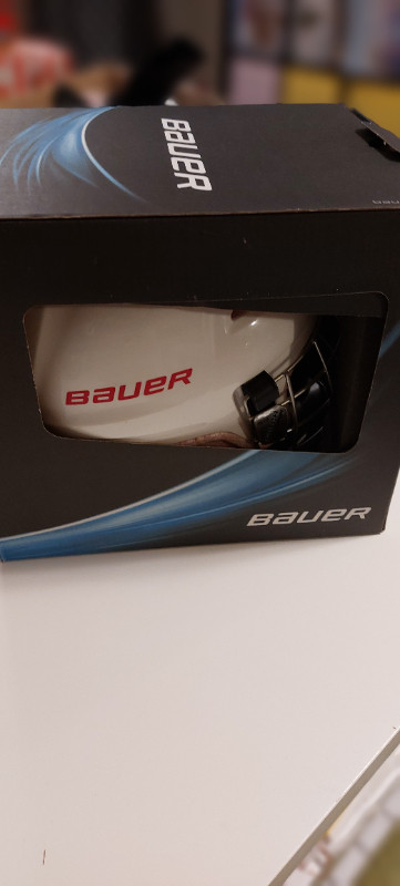 Bauer Hockey Helmet in Hockey in Cole Harbour - Image 2