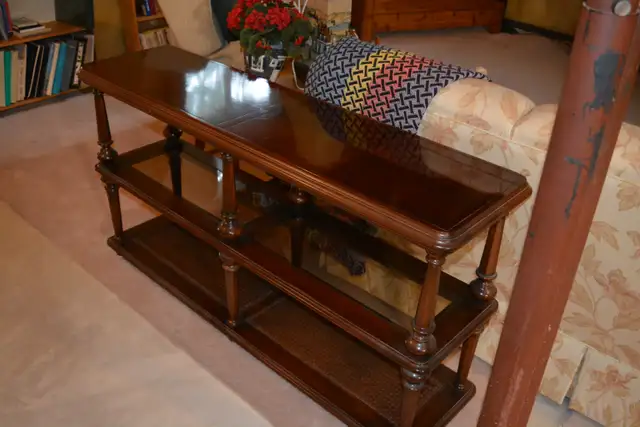 Cherry Sofa Table by Strathroy Furniture in Coffee Tables in Kingston - Image 4