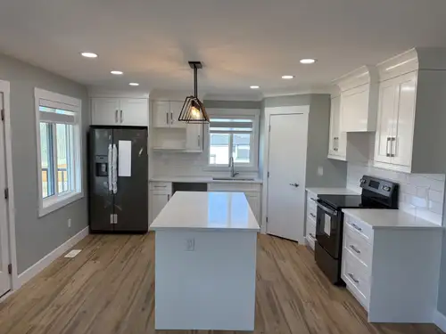 A cozy 3bedrooms and 2baths suite in a newly built beautiful house is available for rent in Universi...