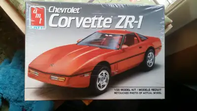 New Sealed AMT Corvette ZR-1 Kit from 1989.Detailed LT 5 Engine.I do not ship