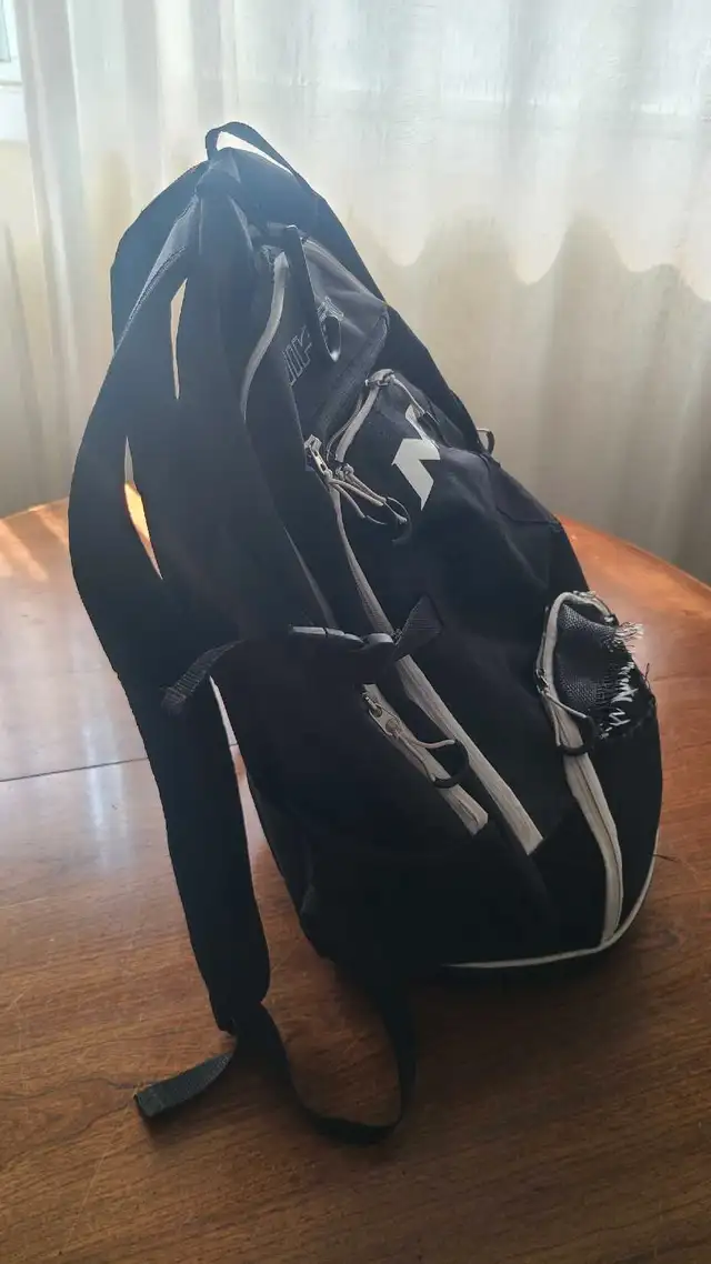 Miken Softball Bag in Baseball & Softball in Ottawa - Image 4