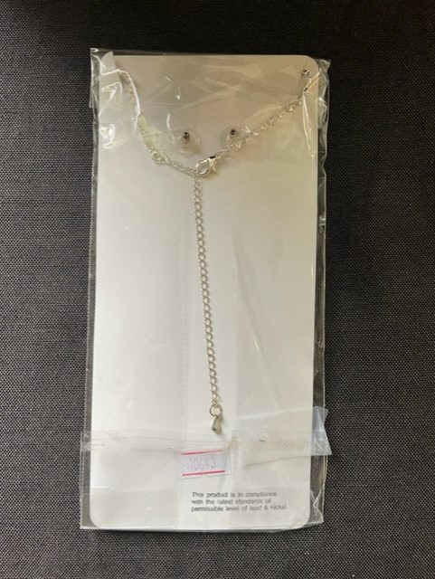 ***BRAND NEW***  - Silver Rhinestone Necklace & Earring Set in Jewellery & Watches in Burnaby/New Westminster - Image 3
