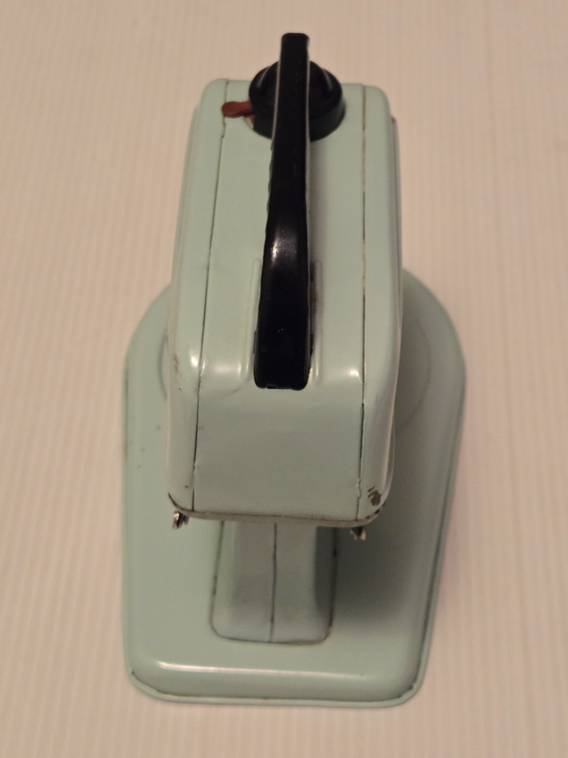 *** 1950s MIX-ETTE STAND MIXER - TOY KITCHEN BAKING / COOKING in Arts & Collectibles in City of Toronto - Image 4