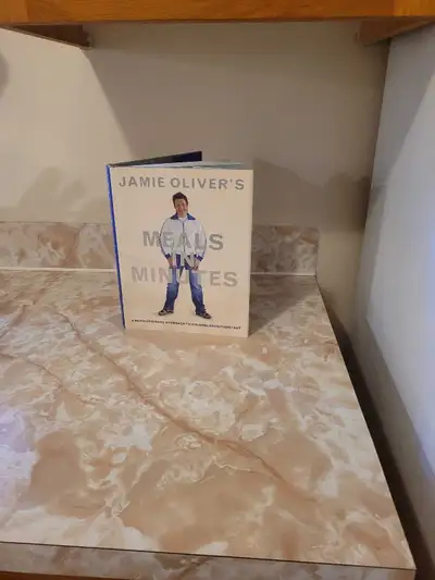 Jamie Oliver Meals in Minutes Cookbook. Excellent Conddition.