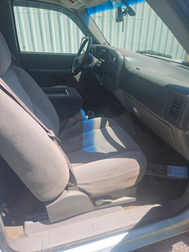 2005 chevy suburban 9 passenger in Cars & Trucks in Trenton - Image 2