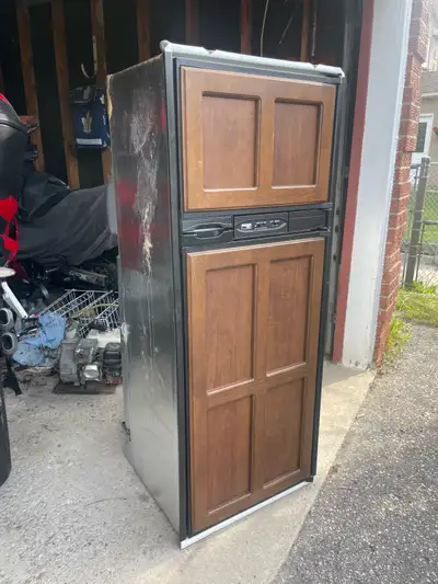 RV fridge, good condition,work’s on 110 volts and 12 volts and gas