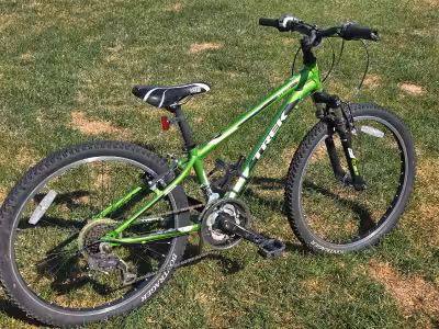Used Mountain Bike..still in good condition. 21 speed, front shock.shimano gears revoshift,. 12" sea...