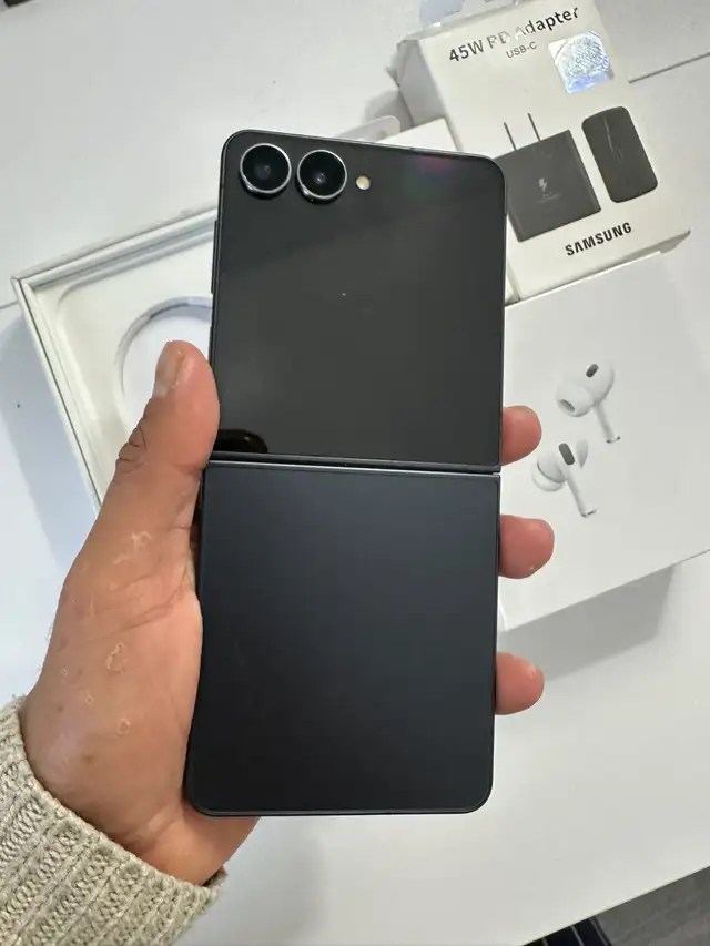 Samsung flip 7 256 GB + AirPods 45 W Set Charger & Delivery | Cell ...