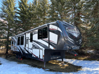 2015 Heartland Road Warrior 44ft Toy hauler