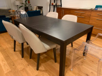 Extendable dining room table for sale