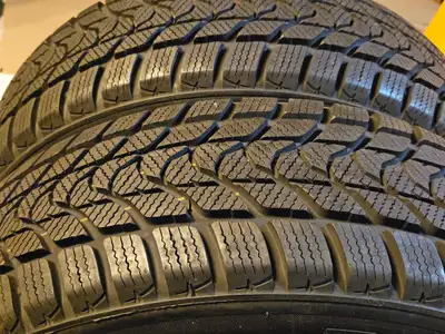 *** Voir ci-bas prix et dimensions des pneus. Comptant seulement. See below price for tires size. Ca...