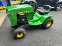 John Deere 116 lawn tractor riding mower 