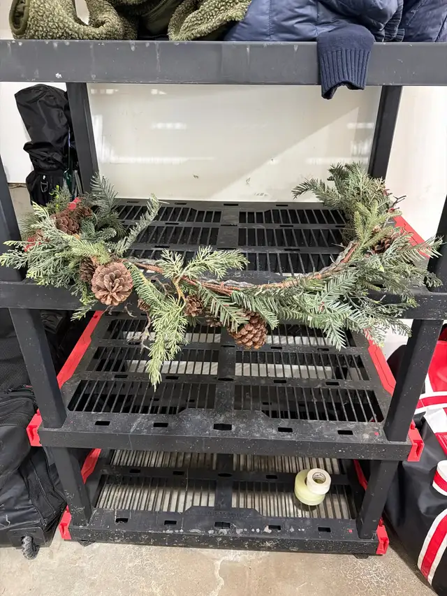 Wreaths & Garland in Home Décor & Accents in Strathcona County - Image 4