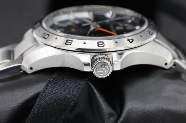 Grand Seiko Sport GMT Quartz Like New 39mm dans Bijoux et montres  à Calgary - Image 2