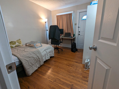 Two furnished Rooms for rent near McMaster University for boys.