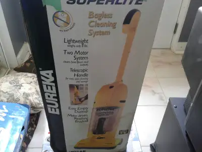 Lightweight bagless, like new. Original box. Will bring into city at a convenient mall for $5 extra.
