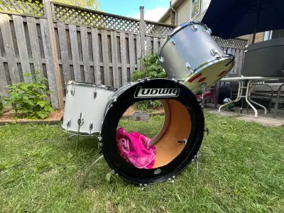 Selling this huge Ludwig drum kit from late 70s - early 80s round badge Got it as individuals so the...
