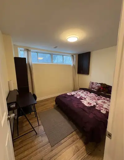 Private Room for Rent - Scarborough Bright private room with big windows available Sept 1 in a 3-roo...