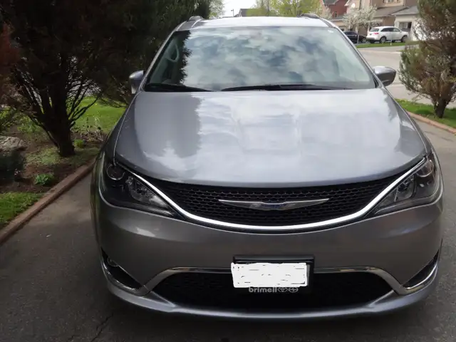 2017 Chrysler Pacifica Touring L 101550Km in excellent condition in Cars & Trucks in Markham / York Region - Image 3