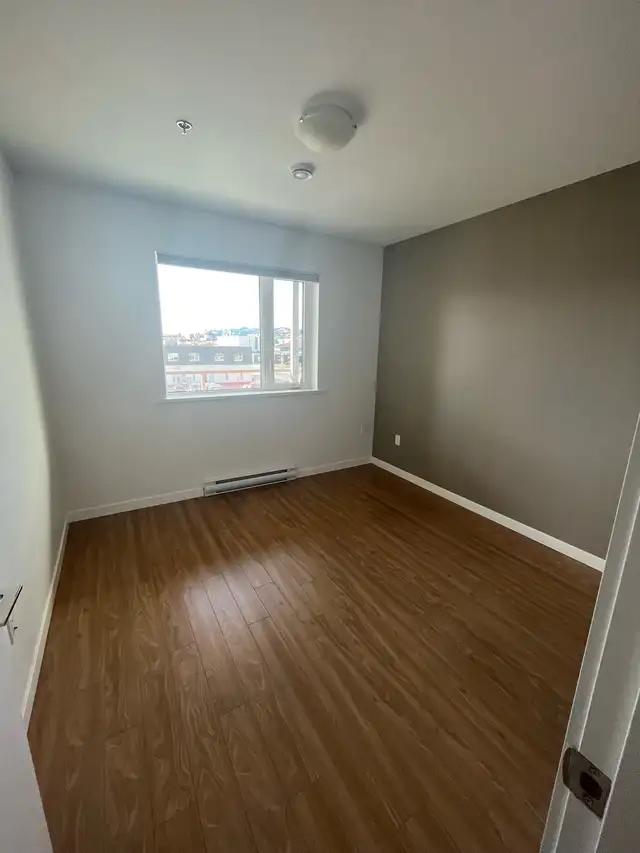 Downtown south facing 2 bed plus den, 2 bath condo in Long Term Rentals in Whitehorse - Image 7