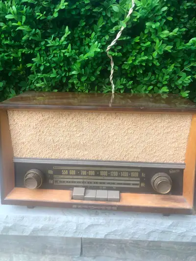 Vintage 1963 Graetz Baroness 1109E Tube Radio, View more