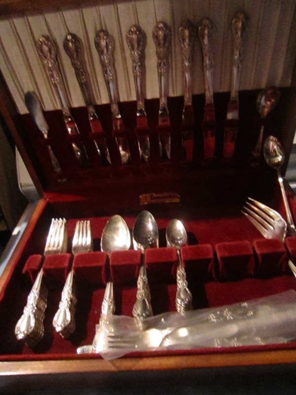 HERITAGE silverware set, Service for 8 in Arts & Collectibles in Thompson - Image 2