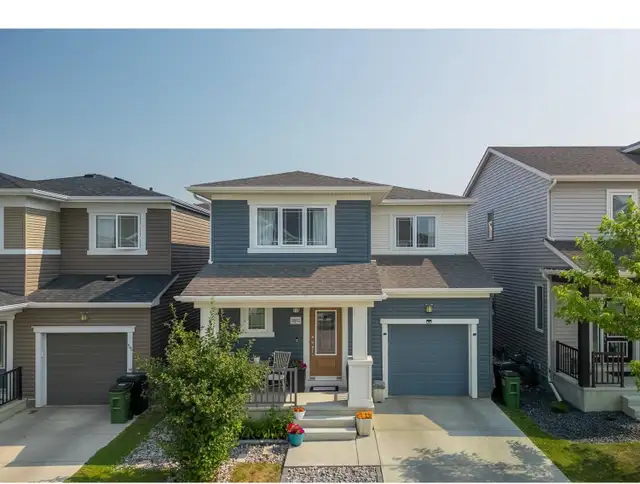 Beautiful 3-bdrm house for rent, fenced back yard with Deck&Shed