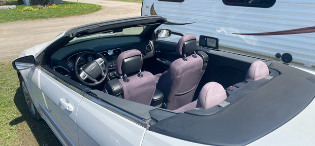 Chrysler 200 décapotable (cabriolet) 2012 dans Autos et camions  à Laval/Rive Nord - Image 3