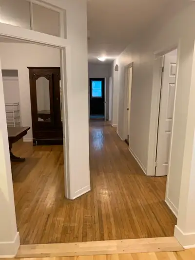 6 1/2 Petite Italie – Disponible le 1er août – 1950 $ 6 1/2 sur 1230 pi²  - Trois chambres fermées (...