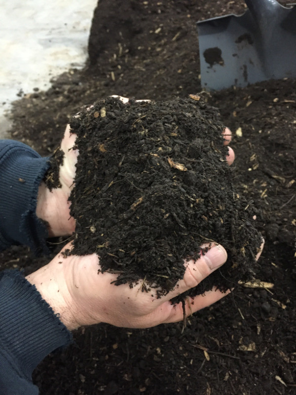 PREMIUM SCREENED TOPSOIL $25/yrd in Plants, Fertilizer & Soil in Saskatoon