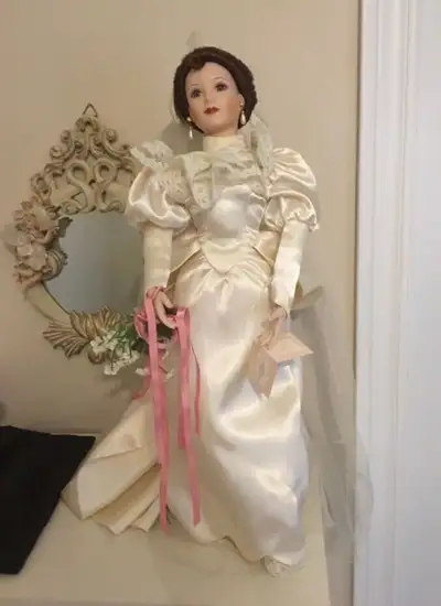 Good condition no box Betty wedding doll