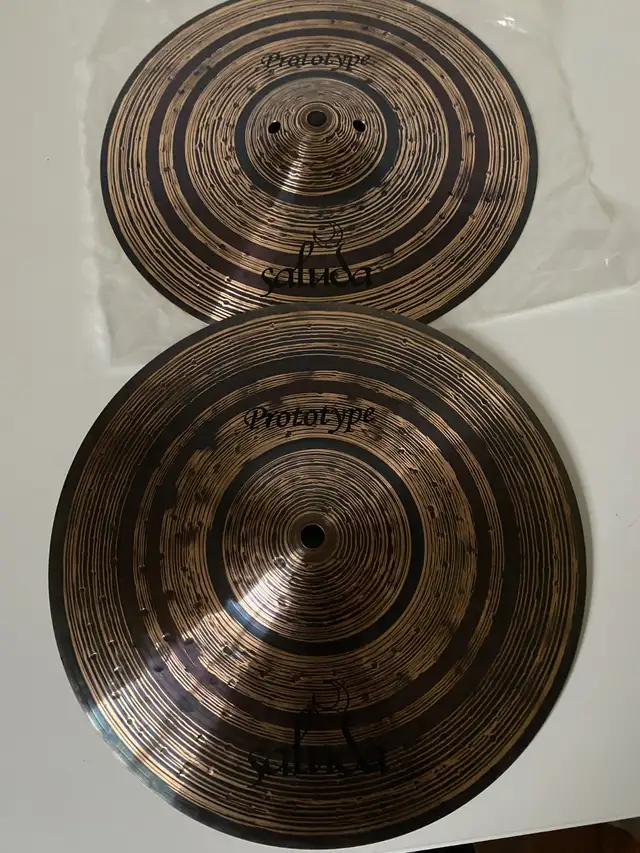 19" Saluda Hand Hammered Ride / Crash - 12" Hi-Hats in Drums & Percussion in Windsor Region - Image 5