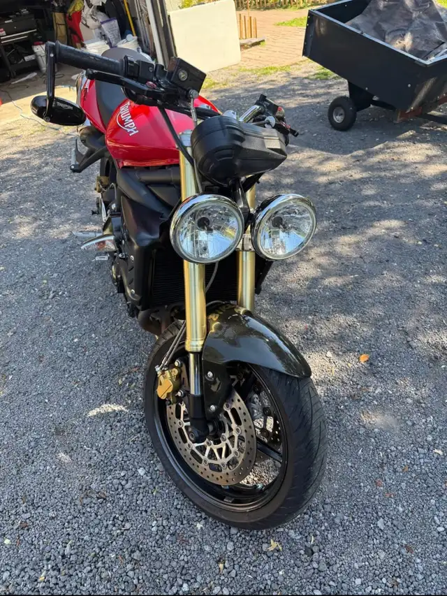 END OF SUMMER SALE 2010 triumph street triple 675 in Sport Touring in Oshawa / Durham Region - Image 2