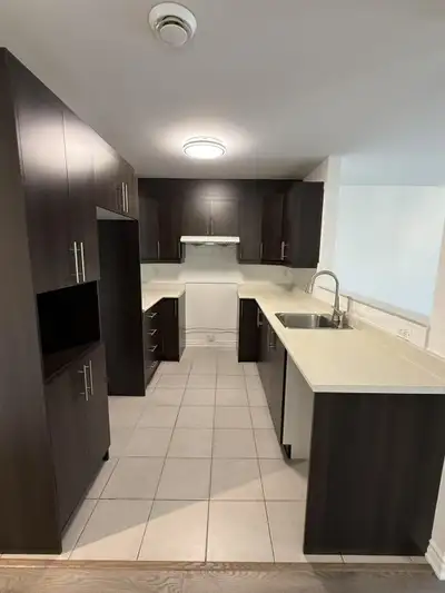 4 1/2 CONDO NOUVELLEMENT RENOVE A BROSSARD SECTEUR C