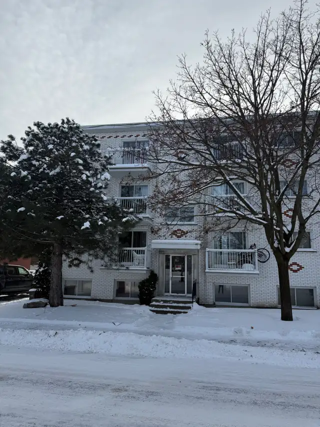 41/2 à Longueuil !-Rue Cartier-01 March 2026
