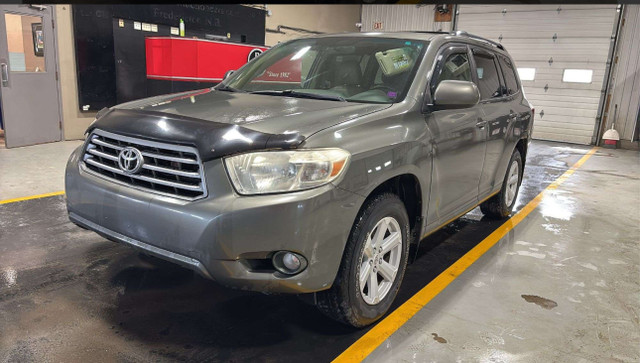 2010 Toyota Highlander for sale in Cars & Trucks in Fredericton