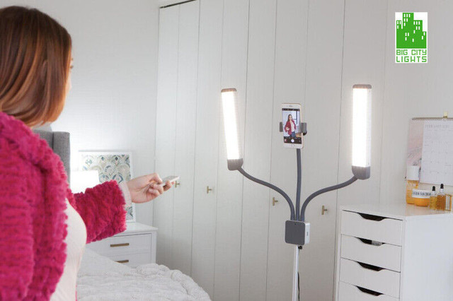 NEW! - Dual Arm Pro LED Light with Cell Phone Holder and Remote! in General Electronics in Vancouver - Image 2